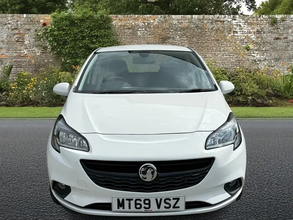Used Vauxhall Corsa S 90 HP (66 kW) 2019 White Hatchback