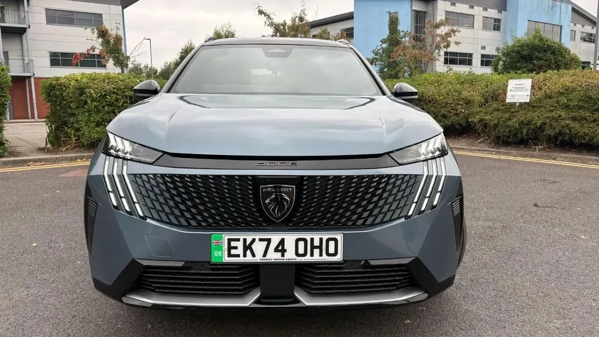 Used Peugeot e-5008 GT 152 kW (207 HP) 2024 Blue SUV