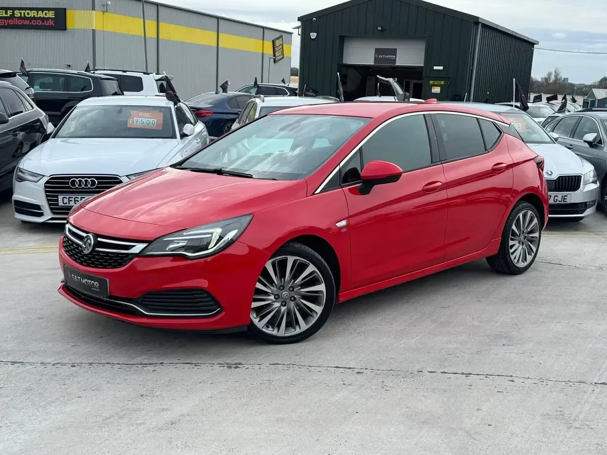 Used Vauxhall Astra Elite 160 HP (117 kW) 2017 Red Hatchback