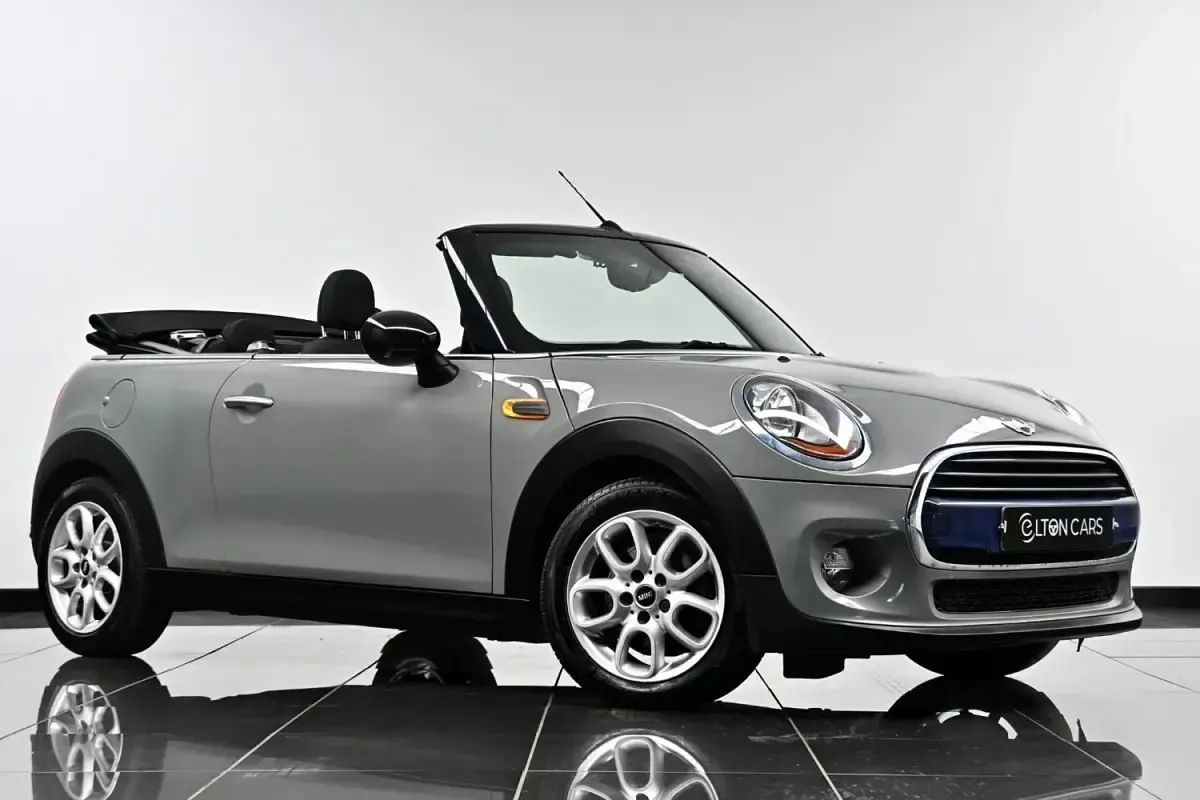 Begagnad Mini Cooper Cabriolet 2017 Grå Cab