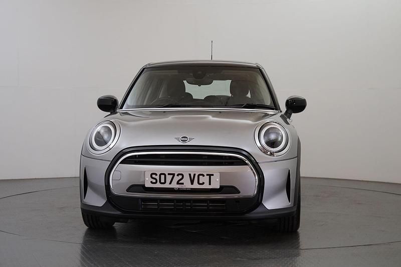 Usado Mini Cooper Classic 134 CV (98 kW) 2022 Plateado Utilitario