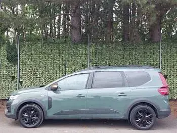 Begagnad Dacia Jogger Extreme 140 HK (102 kW) 2024 Grön Minibuss
