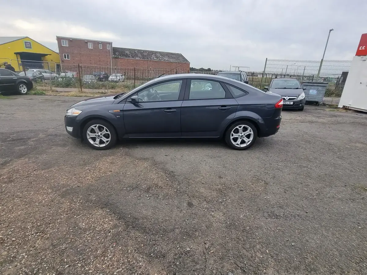 Used Ford Mondeo Zetec 145 HP (106 kW) 2011 Grey Sedan