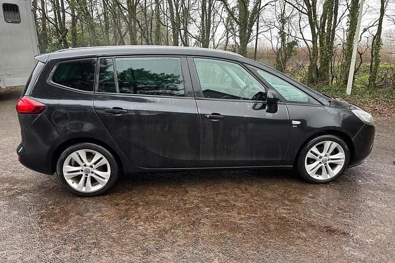 Used Vauxhall Zafira Tourer SRi 130 HP (95 kW) 2014 MPV