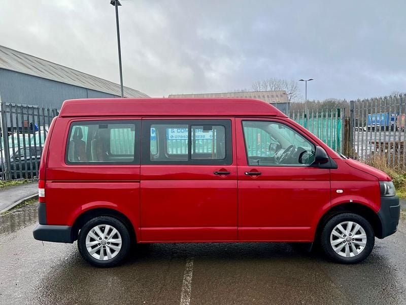 Used VW T5 84 HP (61 kW) 2011 Red Van