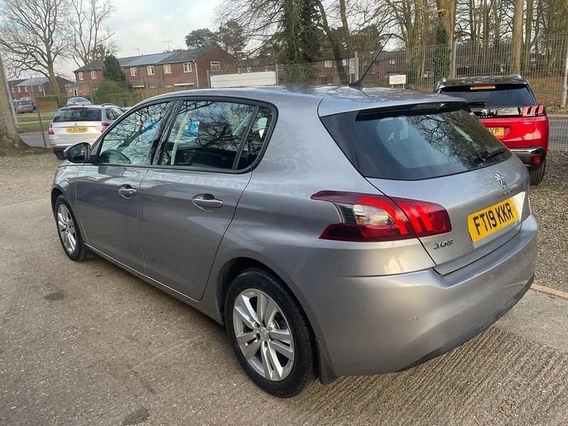Usado Peugeot 308 Active 130 HP (95 kW) 2019 Cinzento Citadino