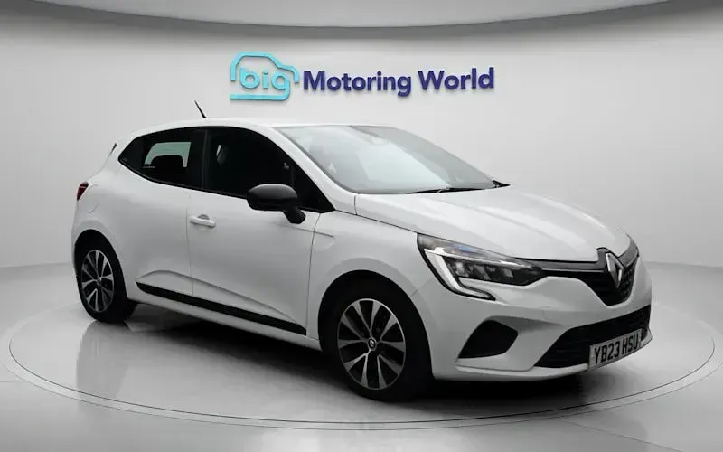 Used Renault Clio Evolution 145 HP (106 kW) 2023 White Hatchback