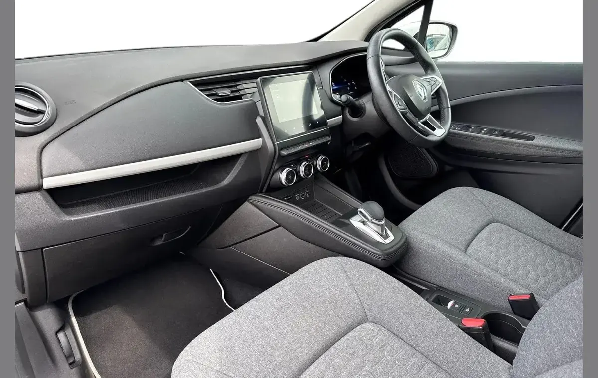 Used Renault Zoe Iconic 80 kW (109 HP) 2022 White Hatchback