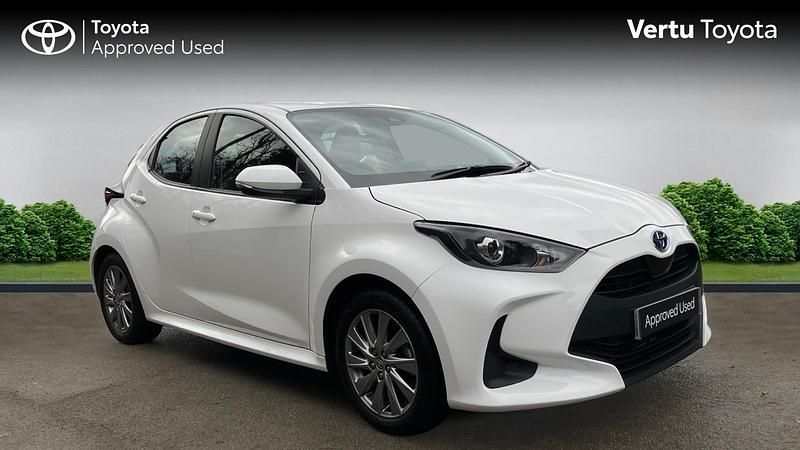 White Used 2023 Toyota Yaris Hybrid Hatchback | £15,996 (Super price) - Image 1/3