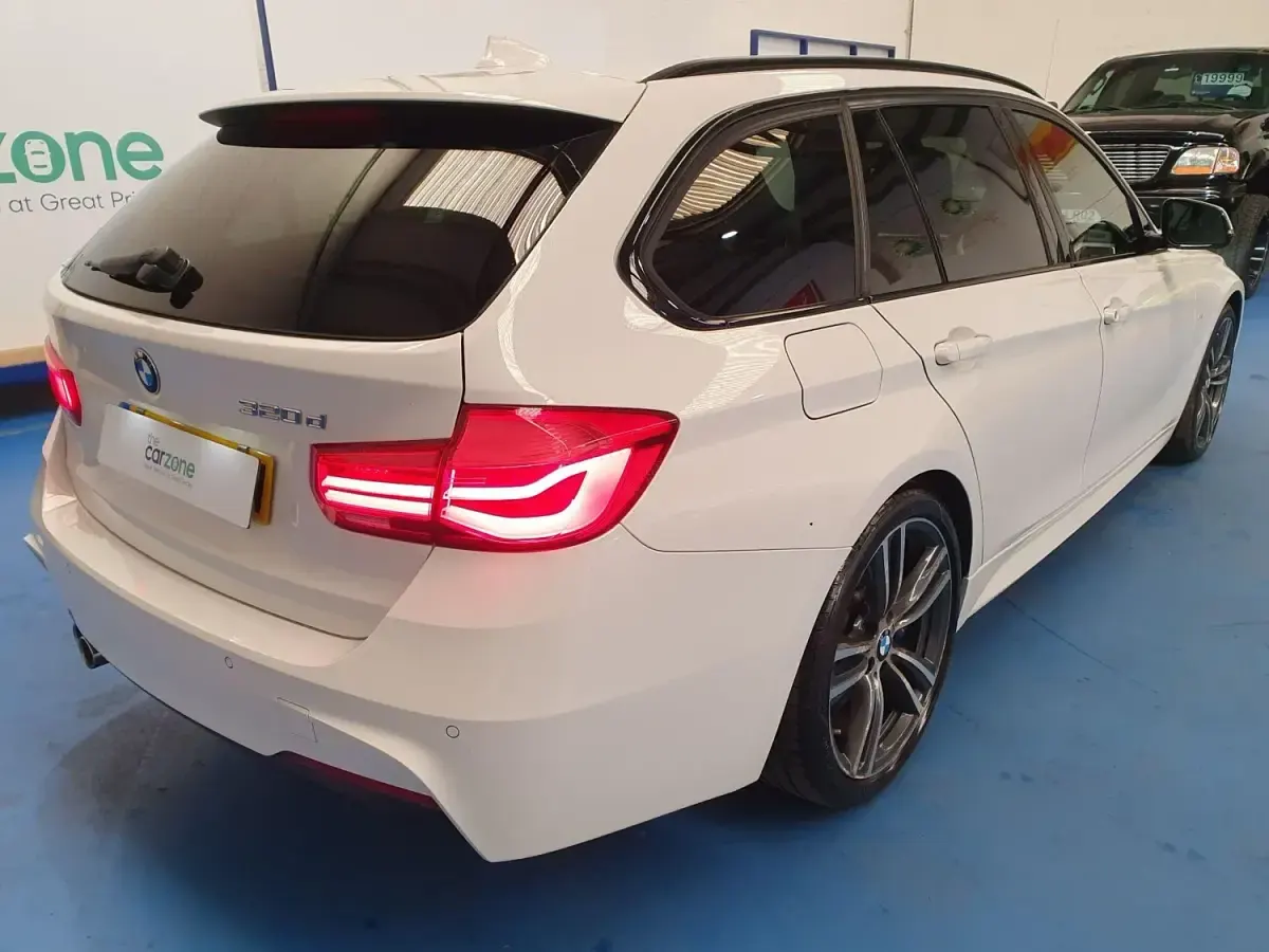 Begagnad BMW 320 M Sport 2015 Vit Kombi