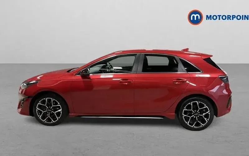 Second-hand Kia Ceed GT-Line 140 CP (102 kW) 2024 Roșu Hatchback