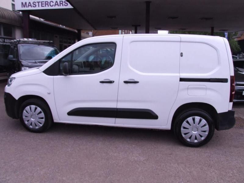 Used Citroën Berlingo PureTech 110 HP (80 kW) 2021 White MPV