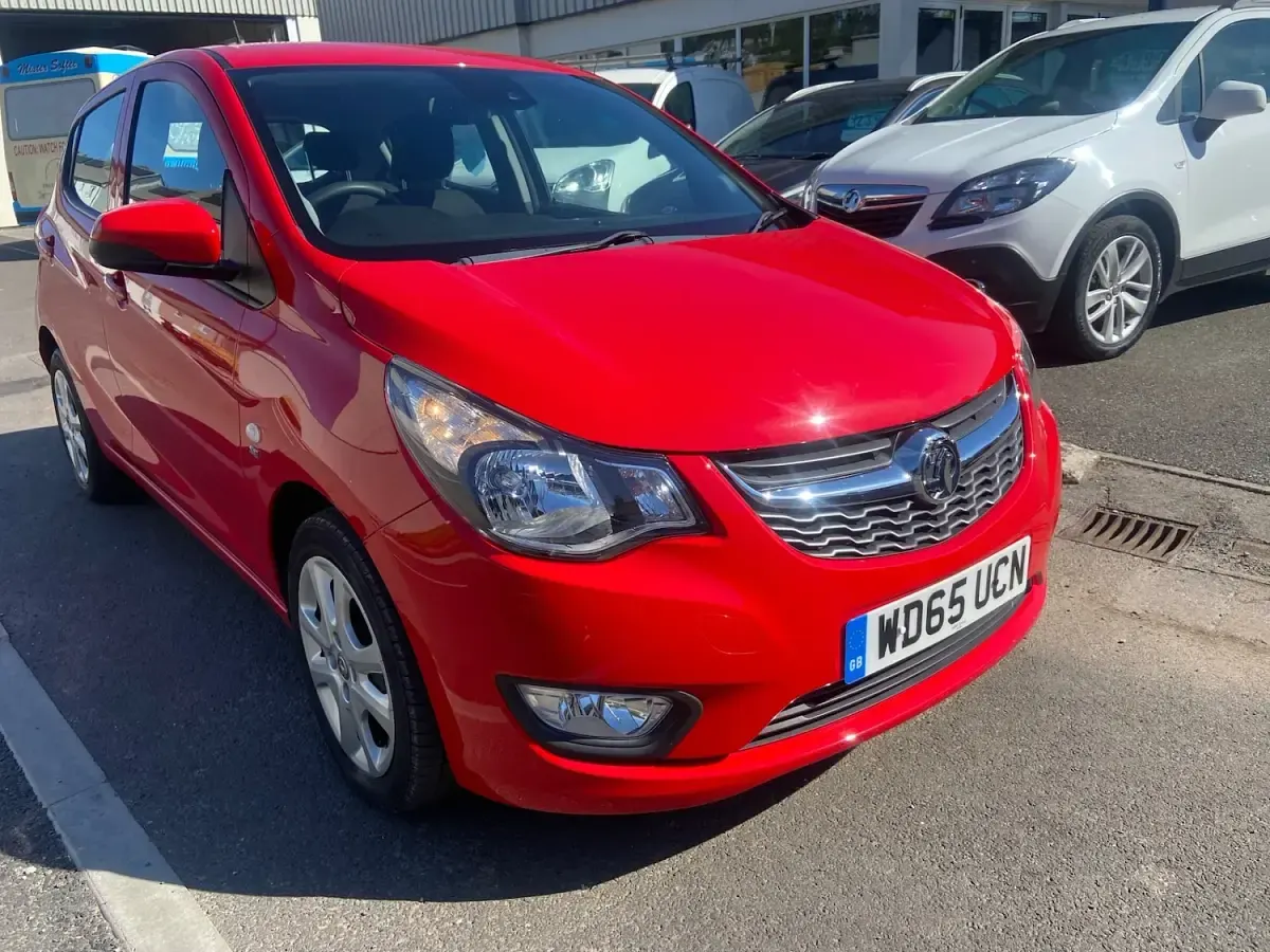 Used Vauxhall Viva 75 HP (55 kW) 2015 Red Hatchback
