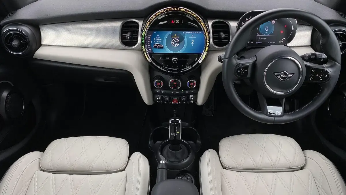 Gebraucht Mini Cooper Exclusive 134 PS (98 kW) 2024 Weiß Kleinwagen