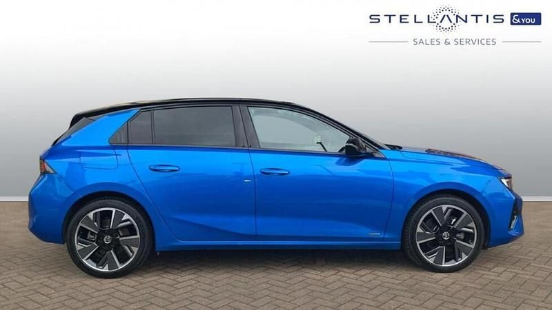 Blue Used 2023 Vauxhall Astra Ultimate Hatchback | £16,886 (Good price) - Image 1/4