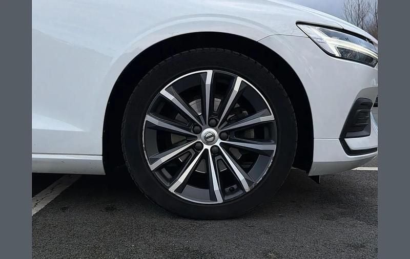 Used Volvo V60 Momentum 161 HP (118 kW) 2022 White Estate