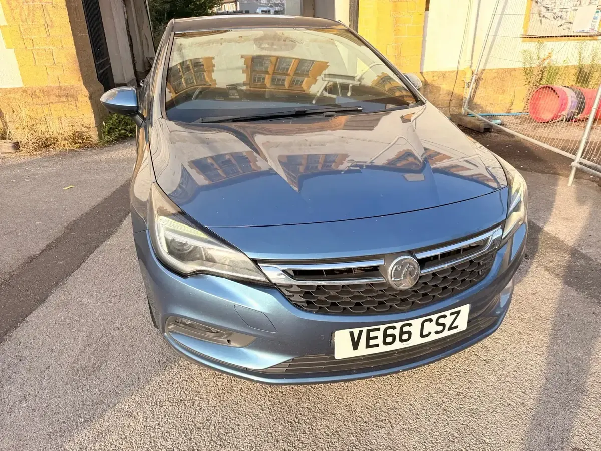 Used Vauxhall Astra SRi 150 HP (110 kW) 2016 Blue Hatchback