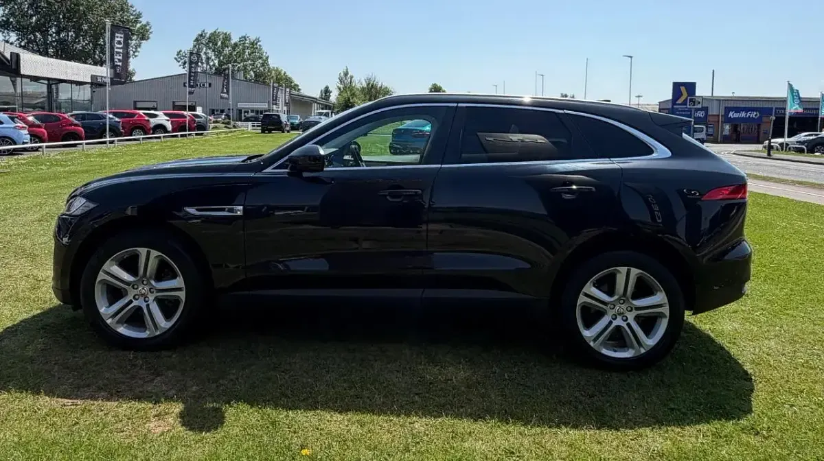 Used Jaguar F-Pace Portfolio 178 HP (130 kW) 2020 Black SUV