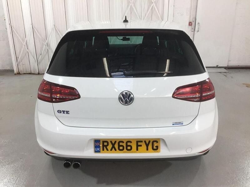 Used VW Golf VII GTE 204 HP (150 kW) 2016 White Hatchback