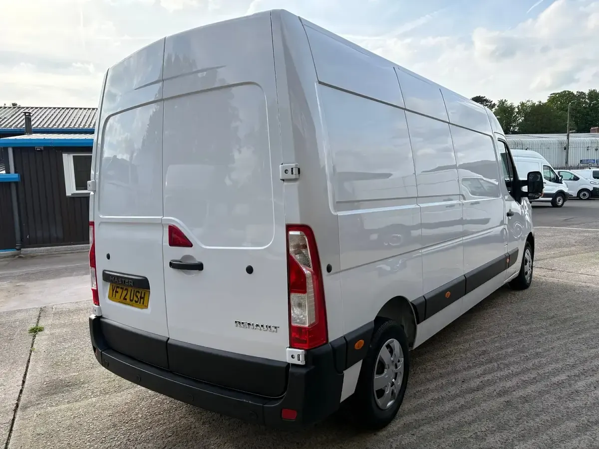 Used Renault Master Business 135 HP (99 kW) 2023 White MPV