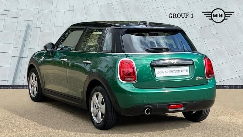 Begagnad Mini Cooper Classic 136 HK (100 kW) 2020 Grön Halvkombi