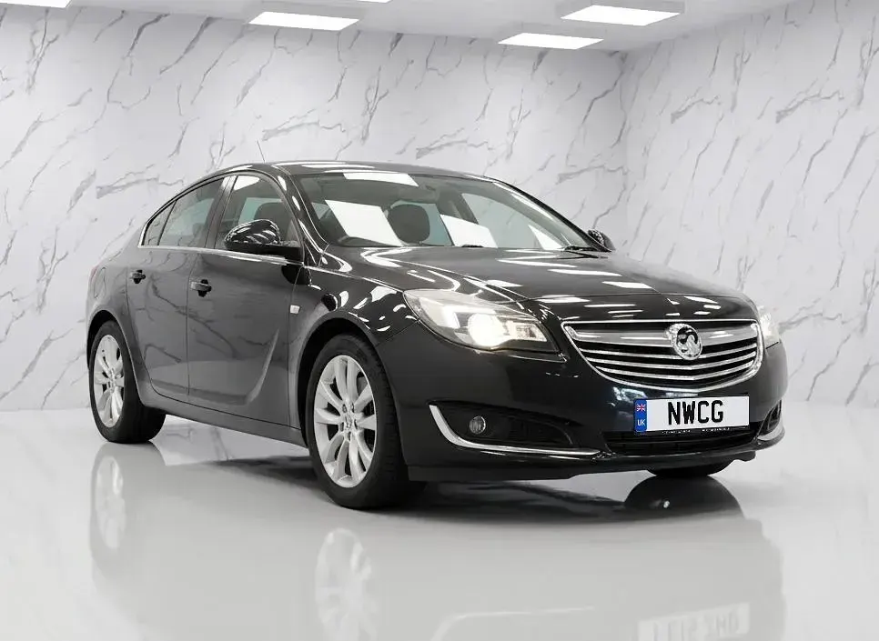 Usado Vauxhall Insignia SRi 140 CV (102 kW) 2015 Negro Utilitario