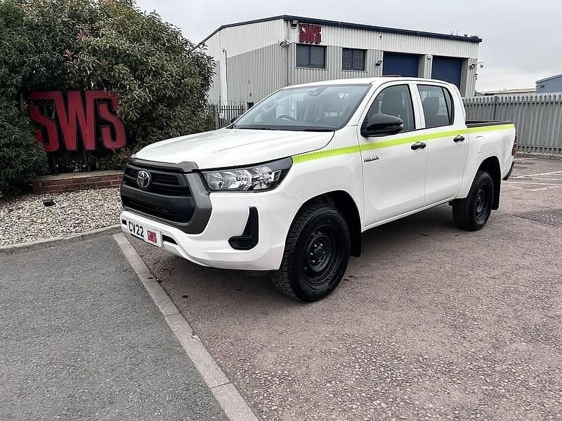White Used 2022 Toyota HiLux Active Pickup | £19,850 (Good price) - Image 1/4