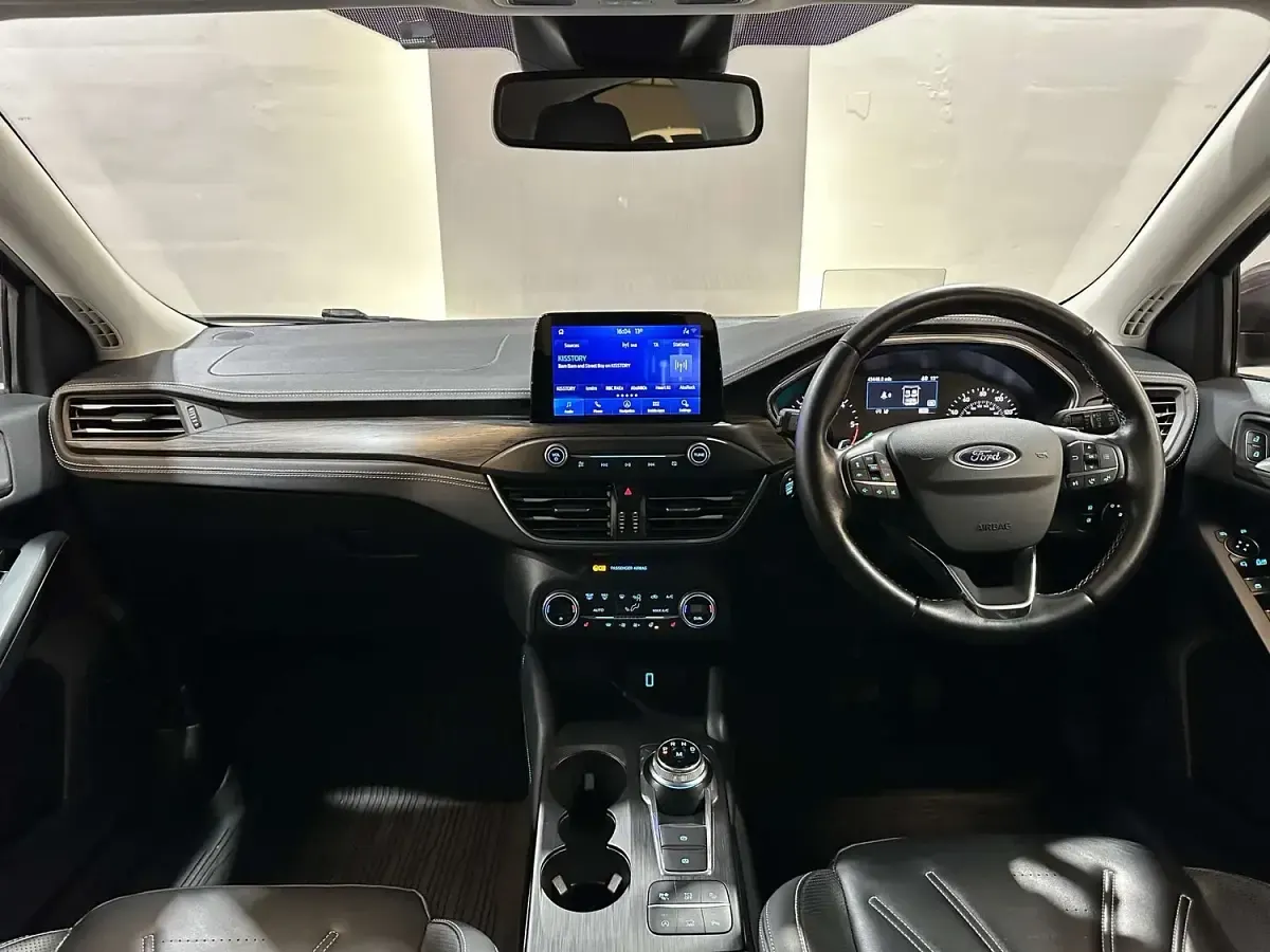 Used Ford Focus Vignale 150 HP (110 kW) 2019 Mauve/purple Hatchback