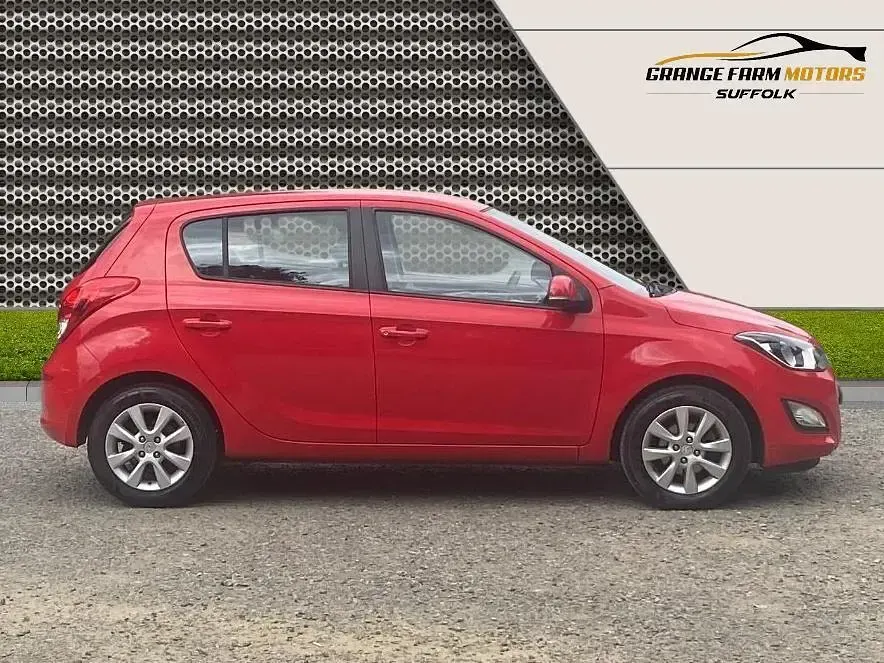 Used Hyundai i20 Active 85 HP (62 kW) 2014 Red Hatchback