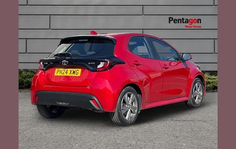 Used Toyota Yaris Hybrid 113 HP (83 kW) 2024 Red Hatchback