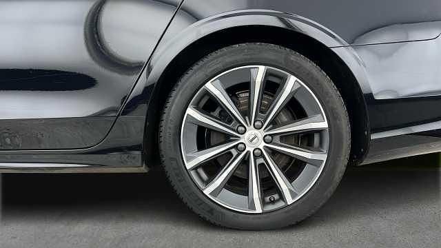 Used Volvo V90 Momentum 197 HP (144 kW) 2022 Black Estate