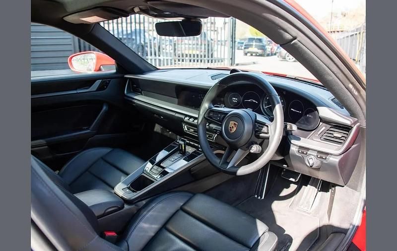 Used Porsche 911 444 HP (326 kW) 2019 Red Coupe