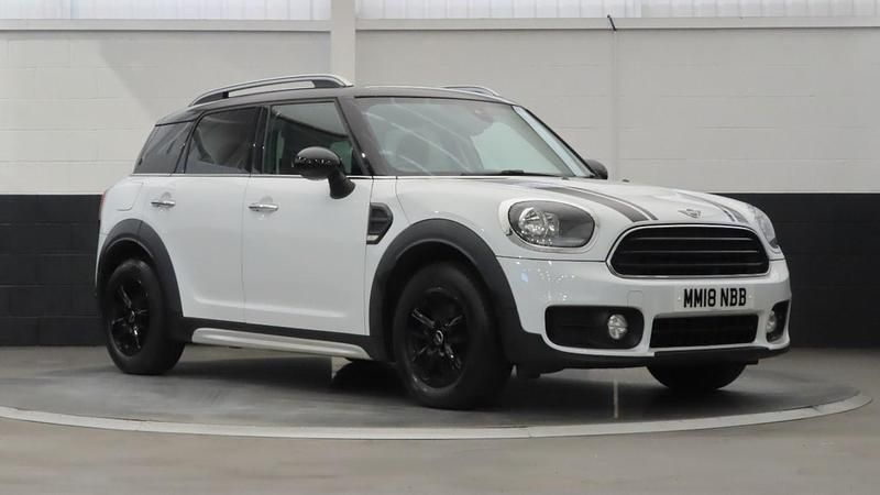 Light white Used 2018 Mini Cooper Countryman SUV | £10,775 (Fair price) - Image 1/2