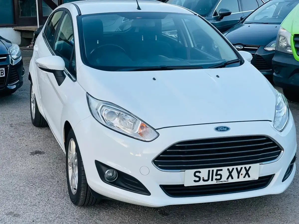 Used Ford Fiesta Zetec 2015 White Hatchback