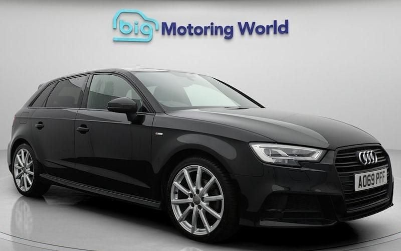 Usado Audi A3 Sportback Black Edition 116 HP (85 kW) 2019 Citadino