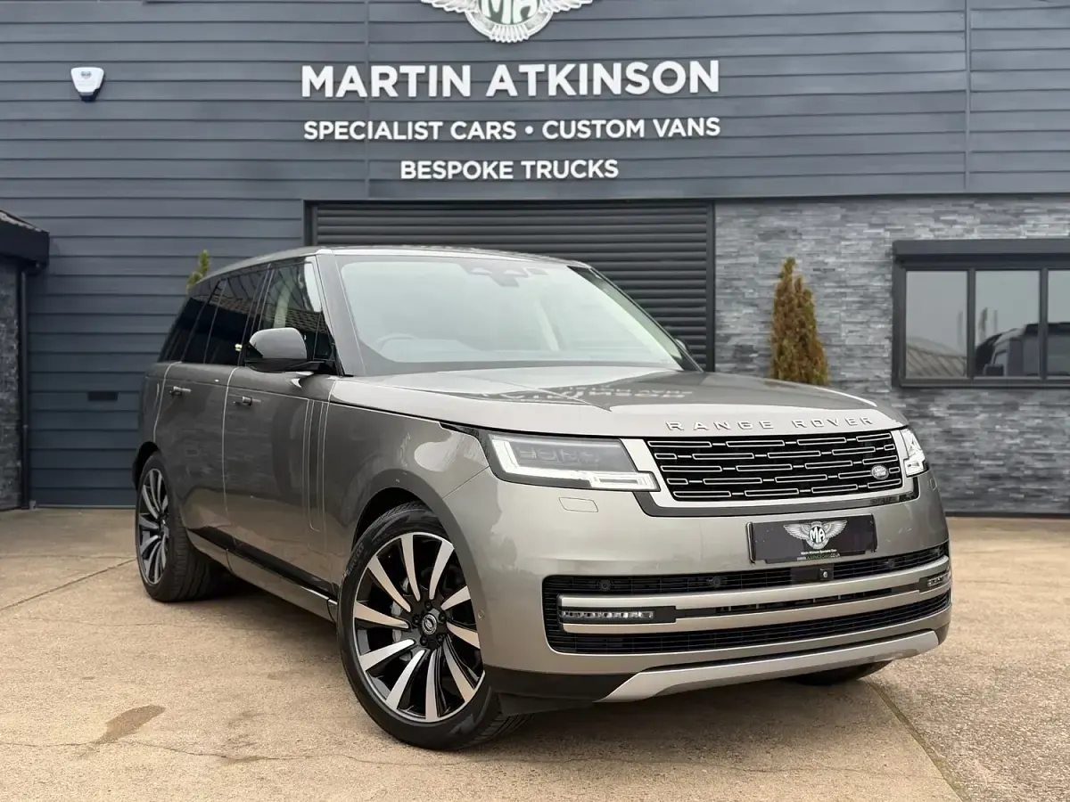 Used Land Rover Range Rover SE 2022 Silicone silver premium metallic SUV