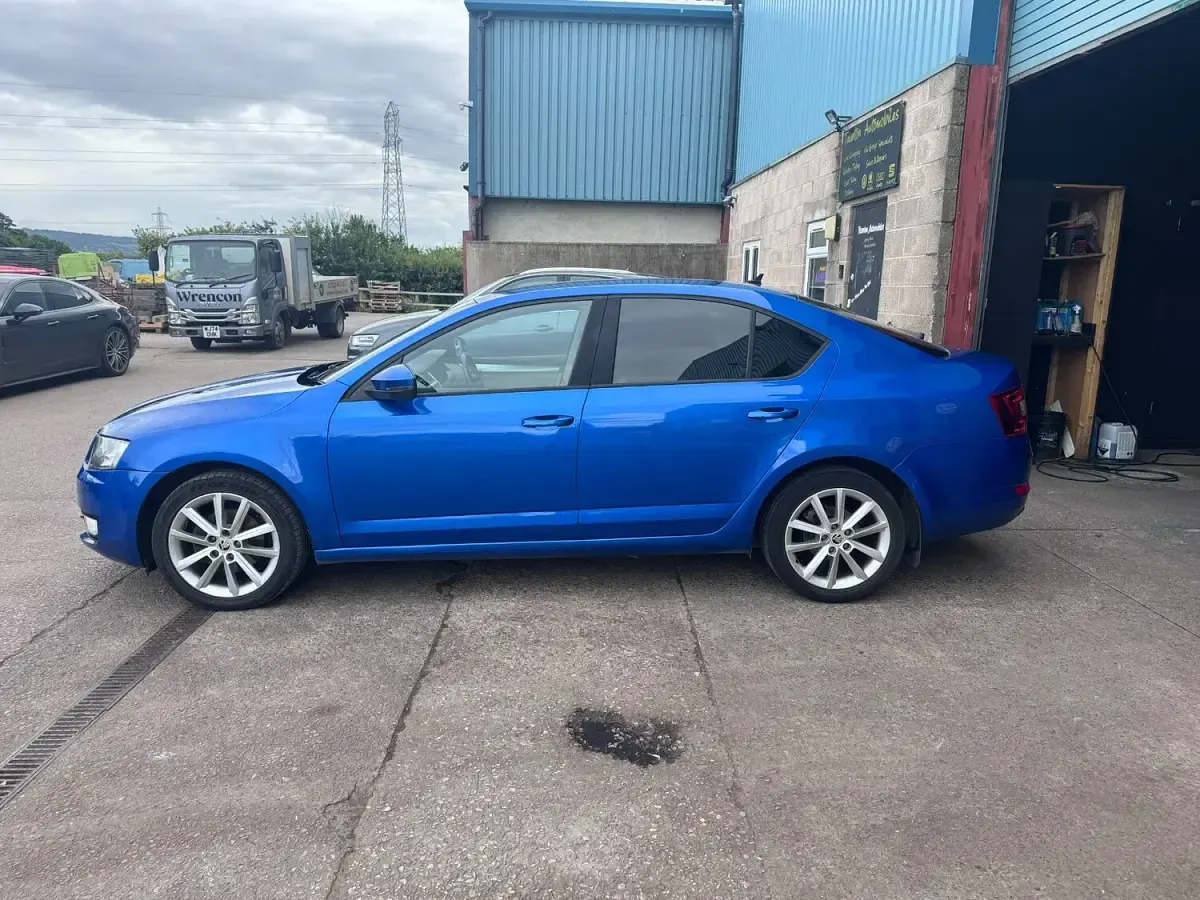 Used Skoda Octavia Elegance 148 HP (108 kW) 2014 Blue Estate