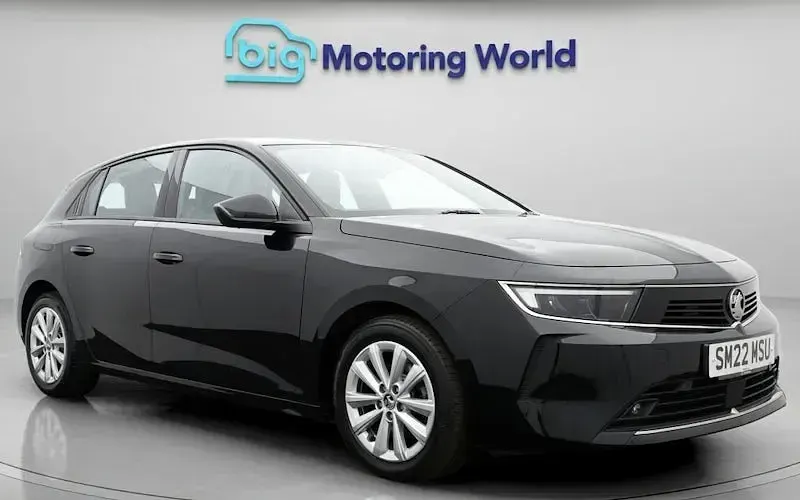 Used Vauxhall Astra Design Edition 131 HP (96 kW) 2022 Hatchback