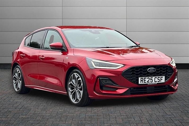 Fantastic red Used 2025 Ford Focus ST-Line X Hatchback | £23,295 (Expensive) - Image 1/2
