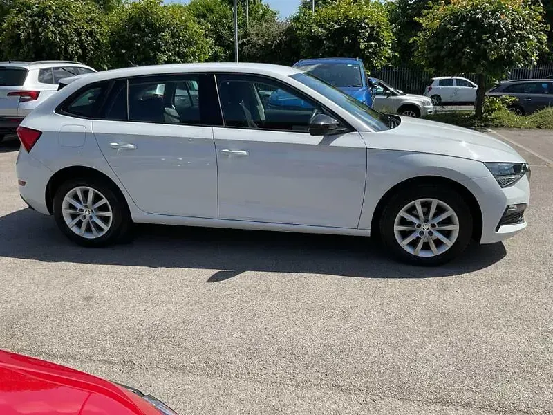 Used Skoda Scala SE 85 HP (62 kW) 2019 White Hatchback