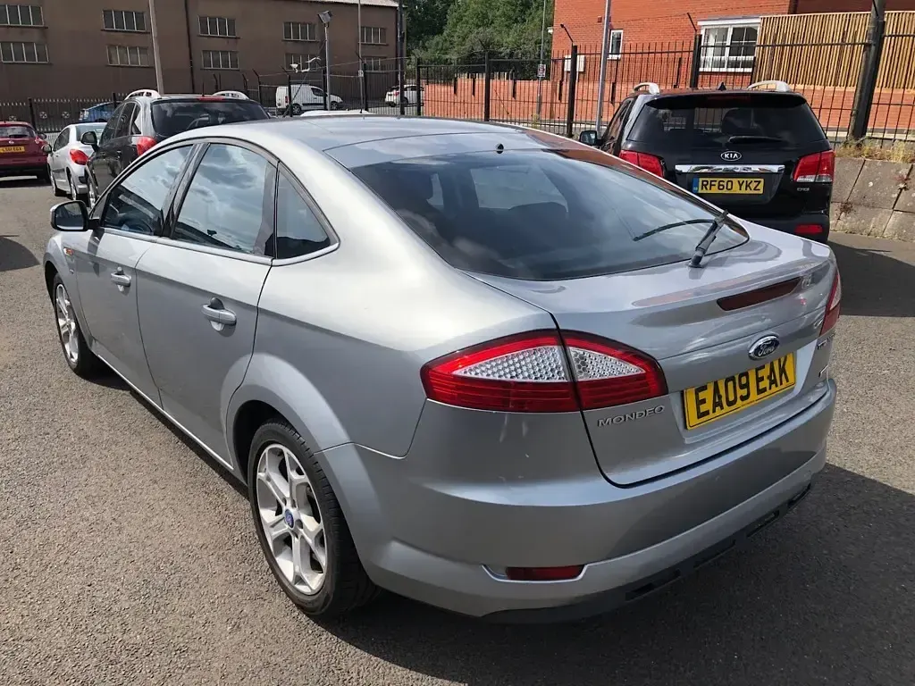 Used Ford Mondeo Titanium 140 HP (102 kW) 2009 Silver metallic Hatchback