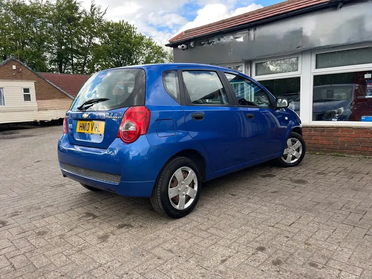 Used Chevrolet Aveo 2010 Blue Hatchback