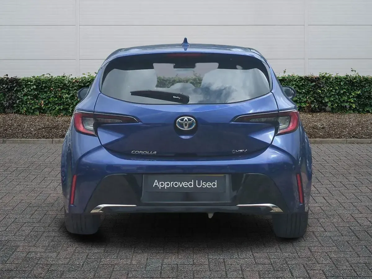 Used Toyota Corolla Design 196 HP (144 kW) 2025 Blue Hatchback