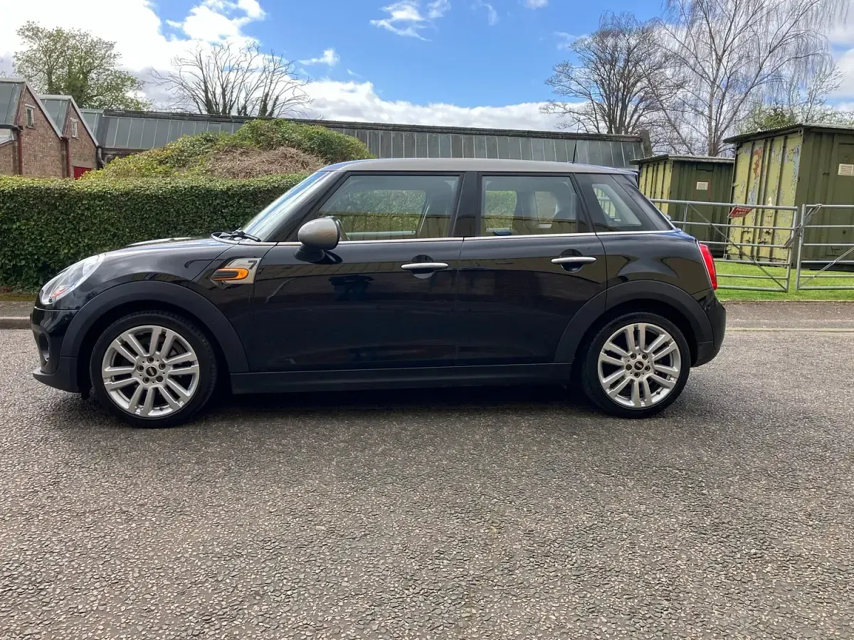 Used Mini Cooper Hatch 136 HP (100 kW) 2017 Black Hatchback