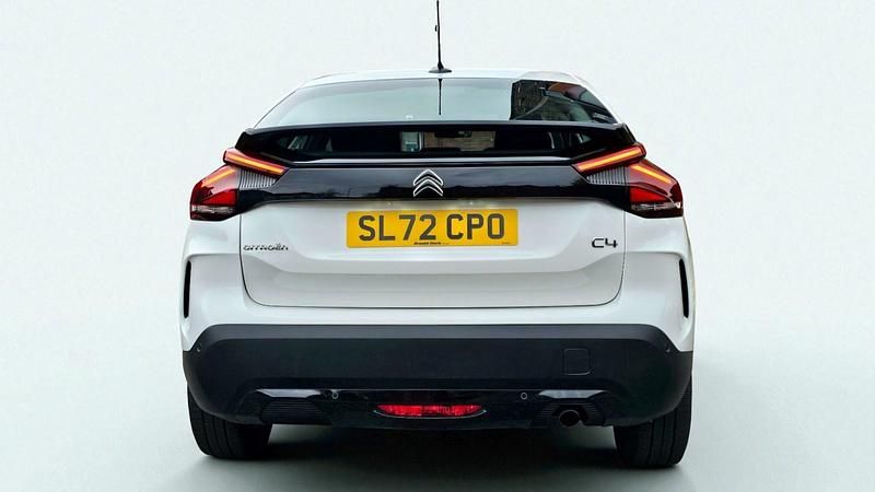 Used Citroën C4 PureTech 100 HP (73 kW) 2022 White Hatchback