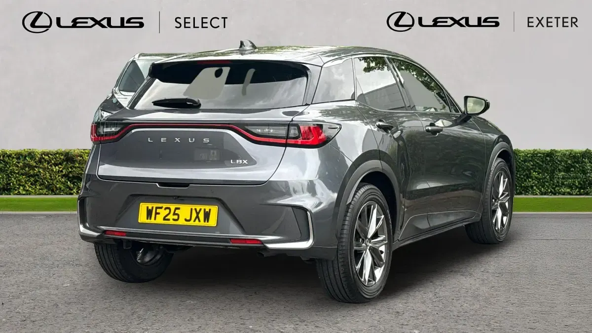 Usado Lexus LBX 136 CV (100 kW) 2025 Gris SUV