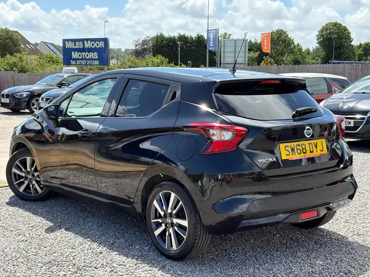 Used Nissan Micra N-Connecta 90 HP (66 kW) 2018 Black Hatchback