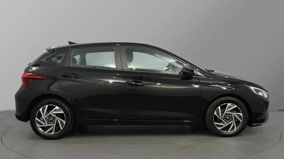 Used Hyundai i20 Advanced 100 HP (73 kW) 2025 Phantom black Hatchback
