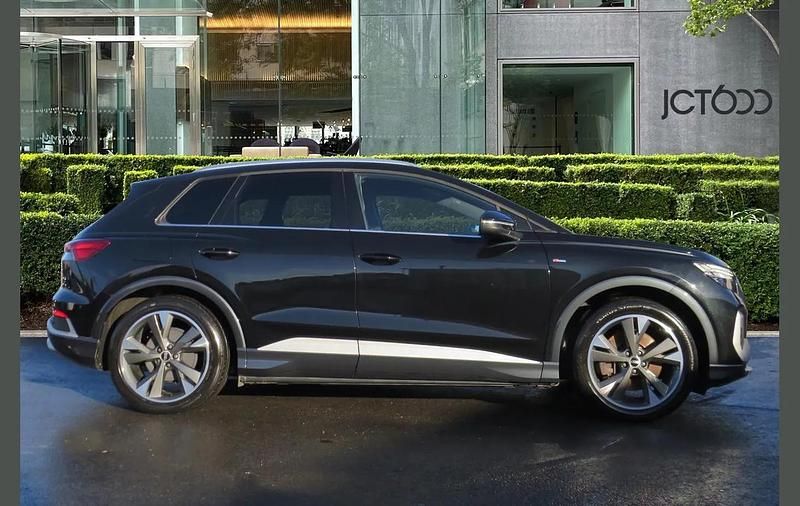 Used Audi Q4 e-tron Comfort 150 kW (204 HP) 2021 Black SUV