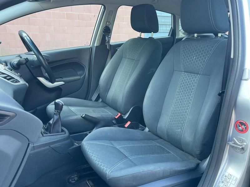 Used Ford Fiesta Zetec 96 HP (70 kW) 2012 Silver Hatchback